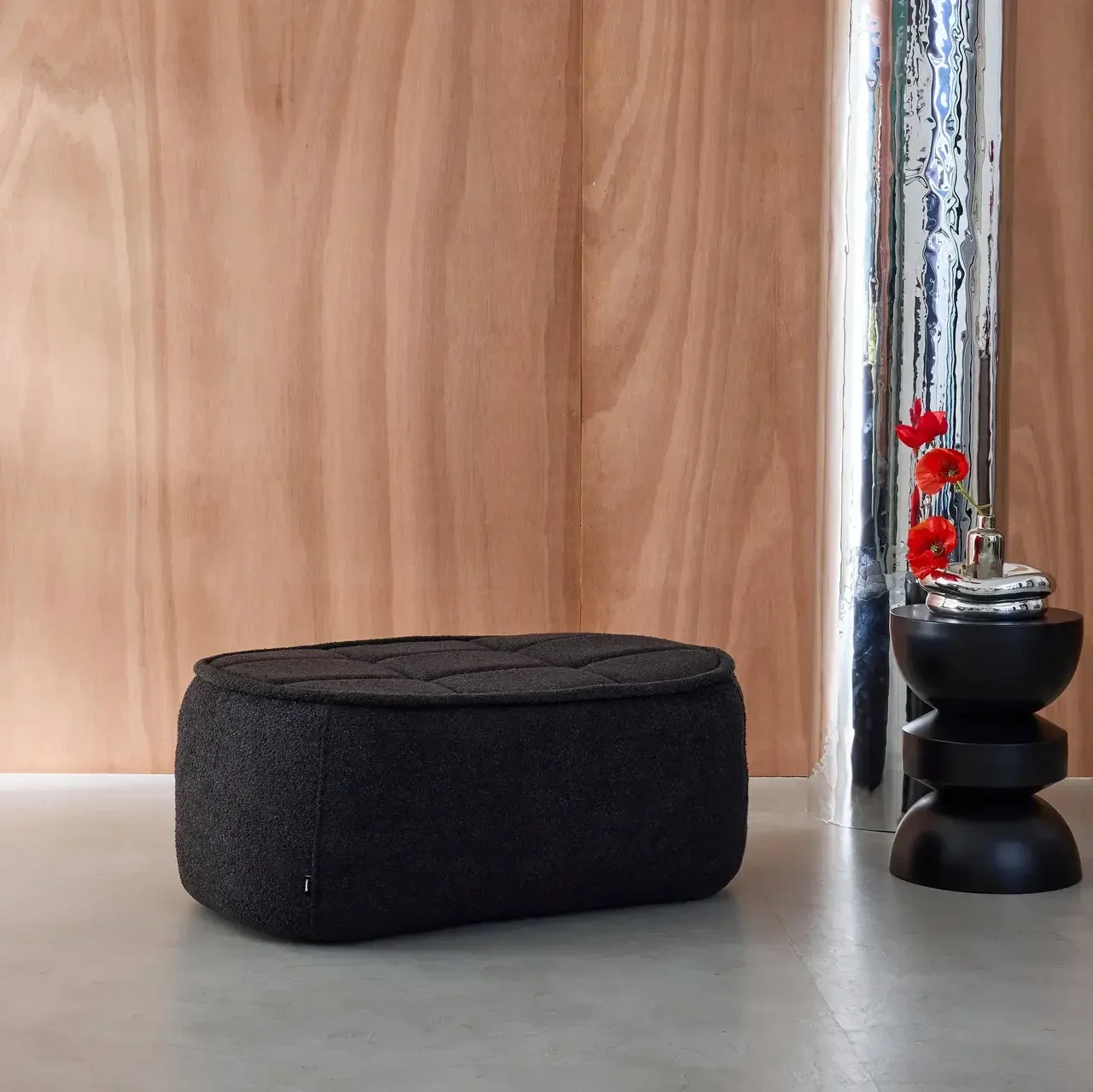 Pouf repose-pieds Boni tissu bouclette blanc cassé