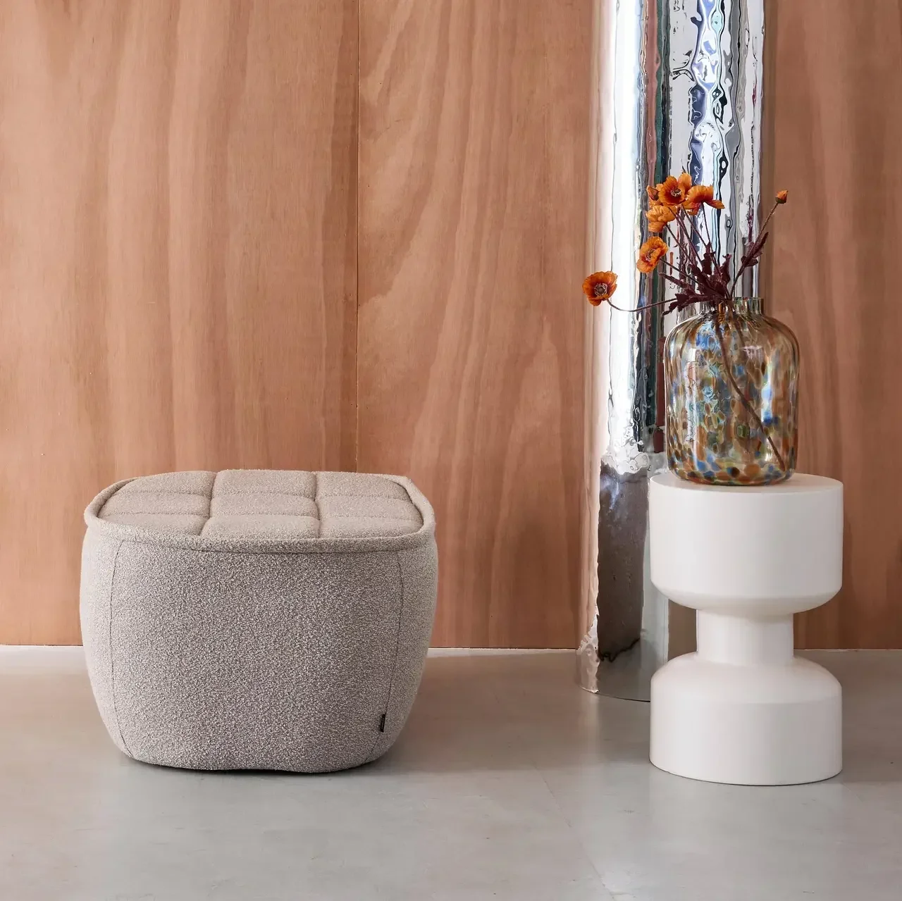 Pouf repose-pieds Boni tissu bouclette blanc cassé chauffeuse