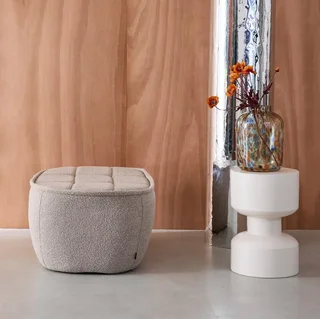 Pouf repose-pieds Boni tissu bouclette blanc cassé chauffeuse