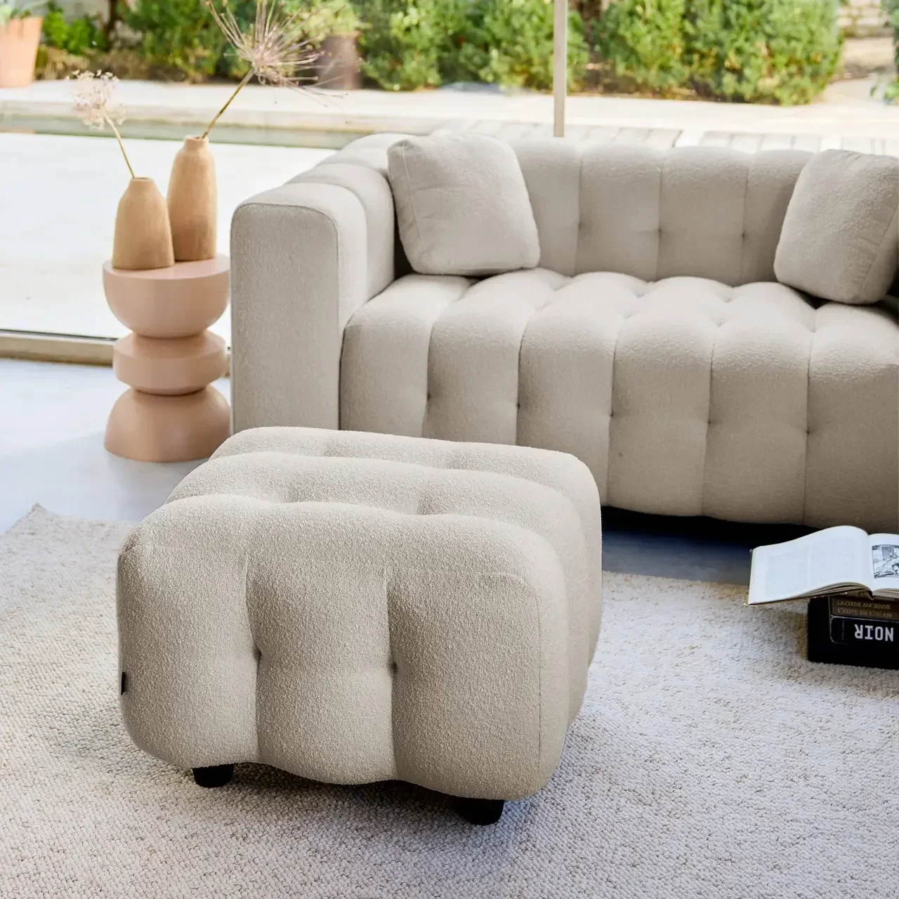 Pouf repose-pieds Leon 2 places bouclette texturée beige cosy salon