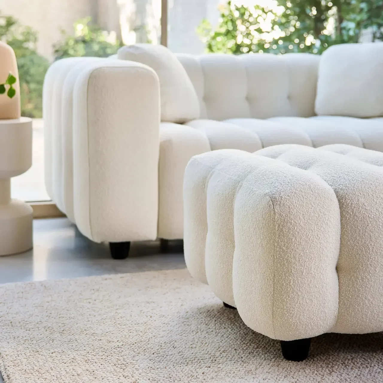 Pouf repose-pieds Leon 2 places bouclette texturée beige
