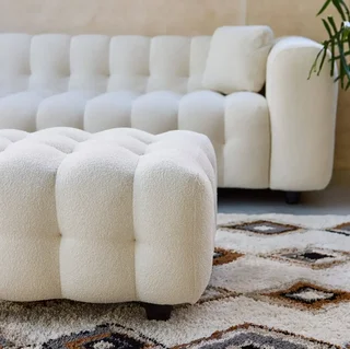 Pouf repose-pieds Leon bouclette crème 3 places salon cosy