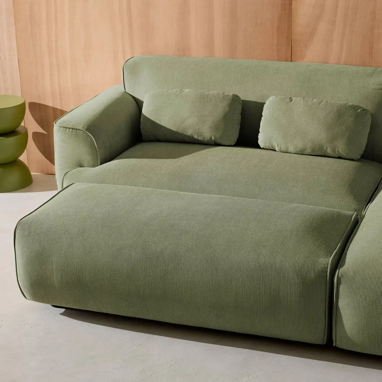 Pouf repose-pieds velours côtelé Wallas grège – Complement canapé d'angle