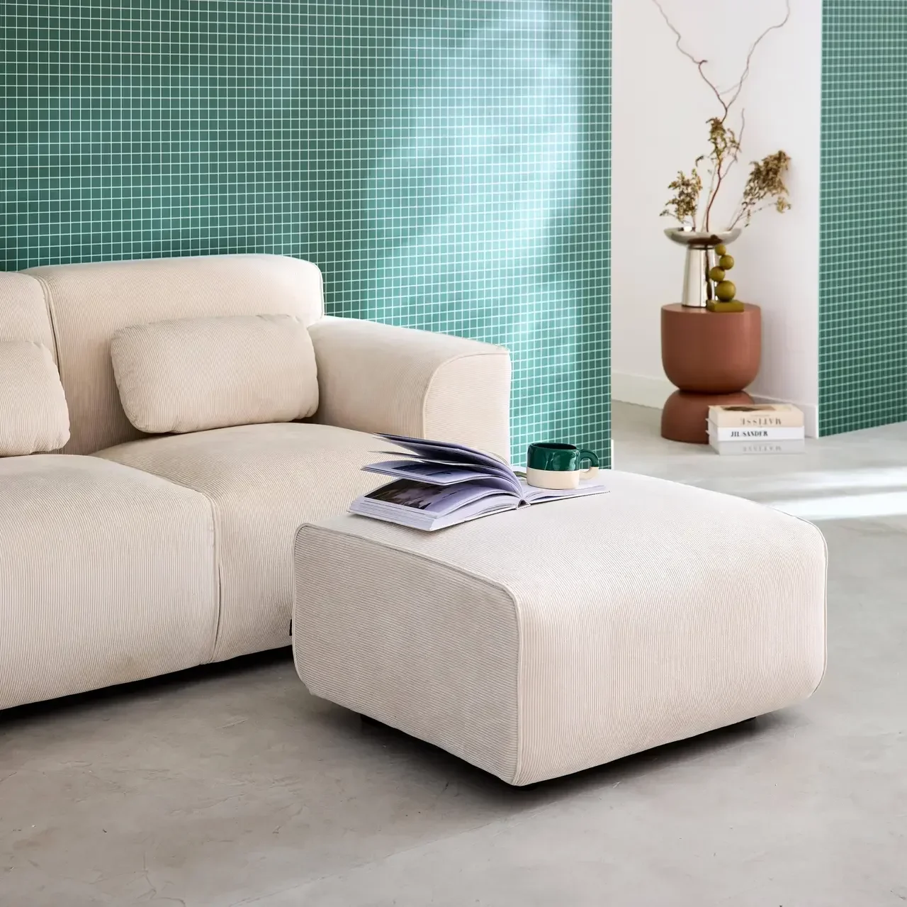 Pouf repose-pieds velours côtelé Wallas pour canapé 2 places