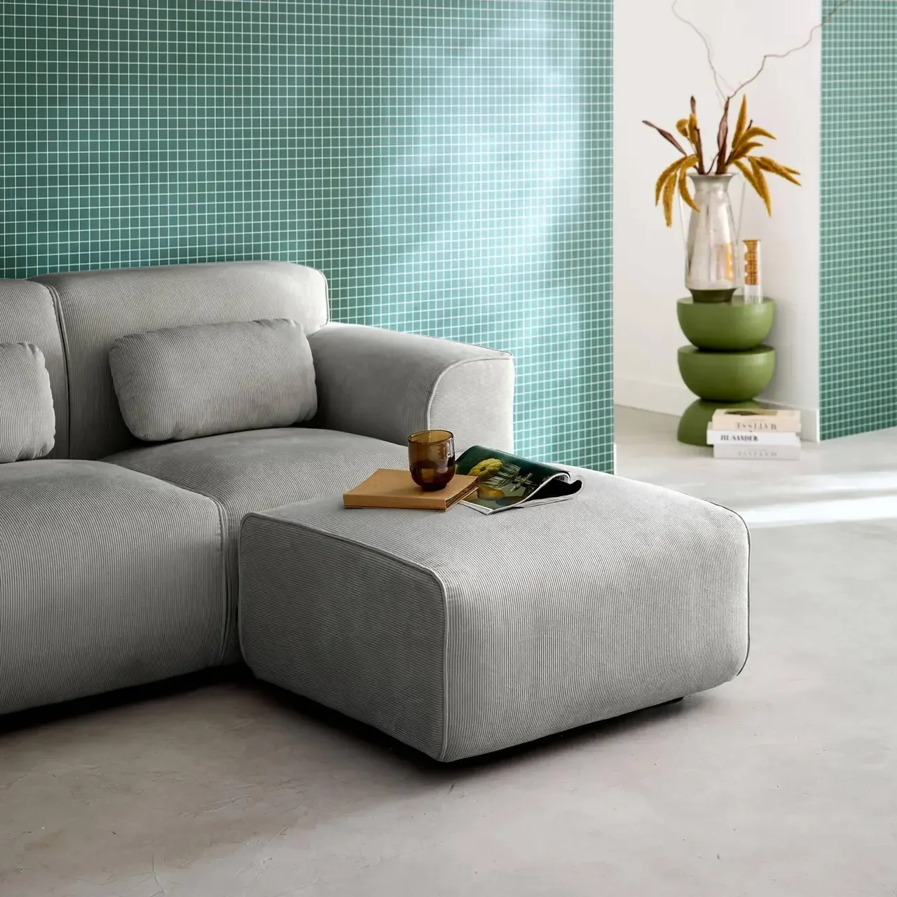 Pouf repose-pieds velours côtelé gris anthracite design contemporain Wallas