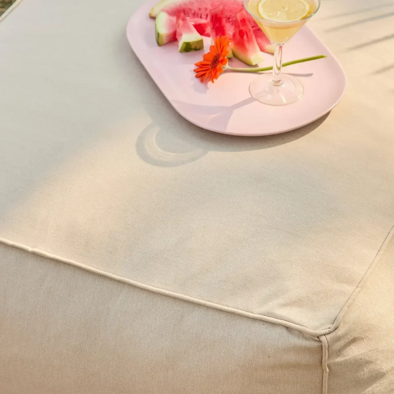 Repose-pied d'extérieur beige en oléfine - Confort et résistance