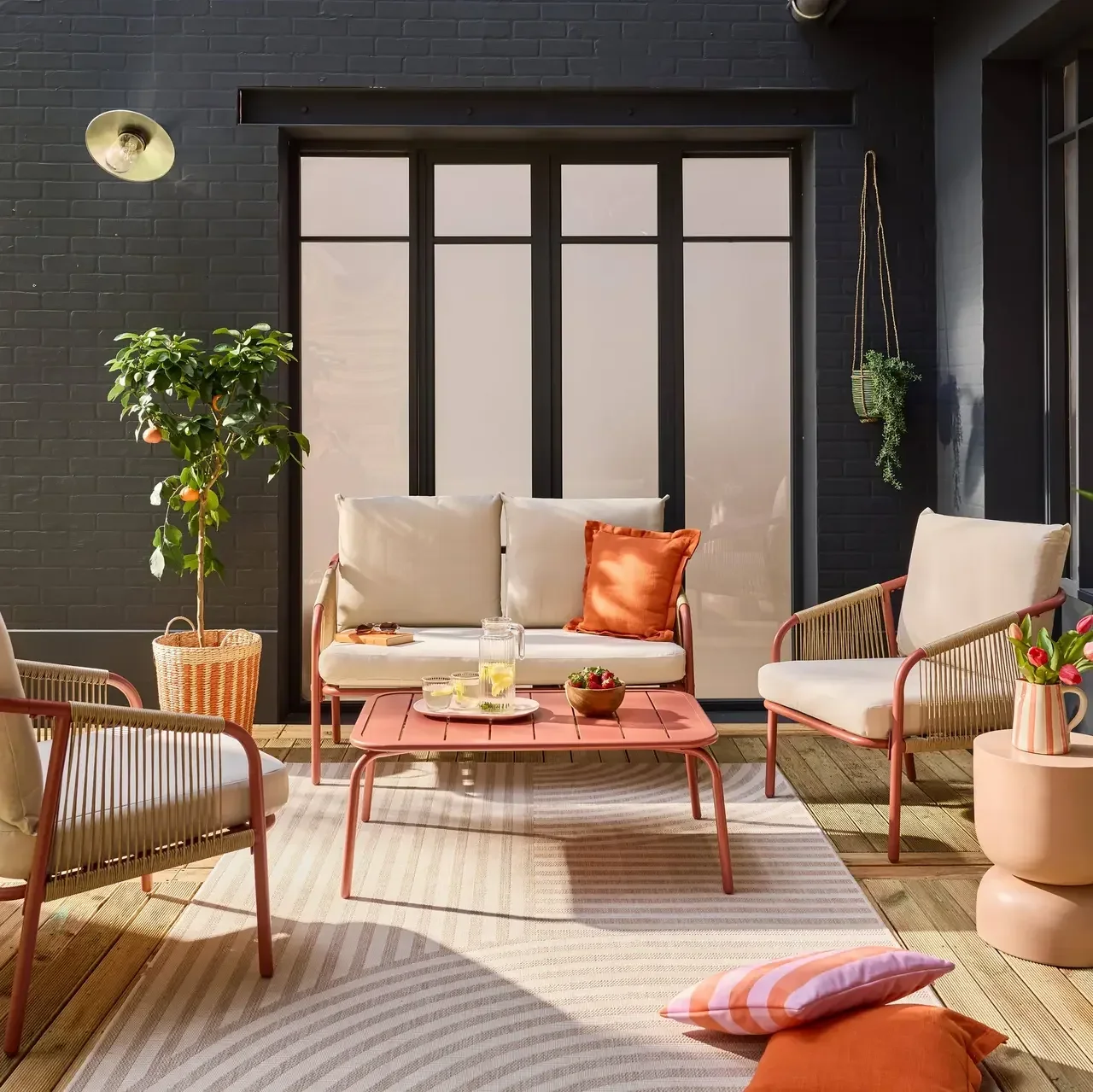 Salon de jardin Fiora 4 places acier avec coussins confortables