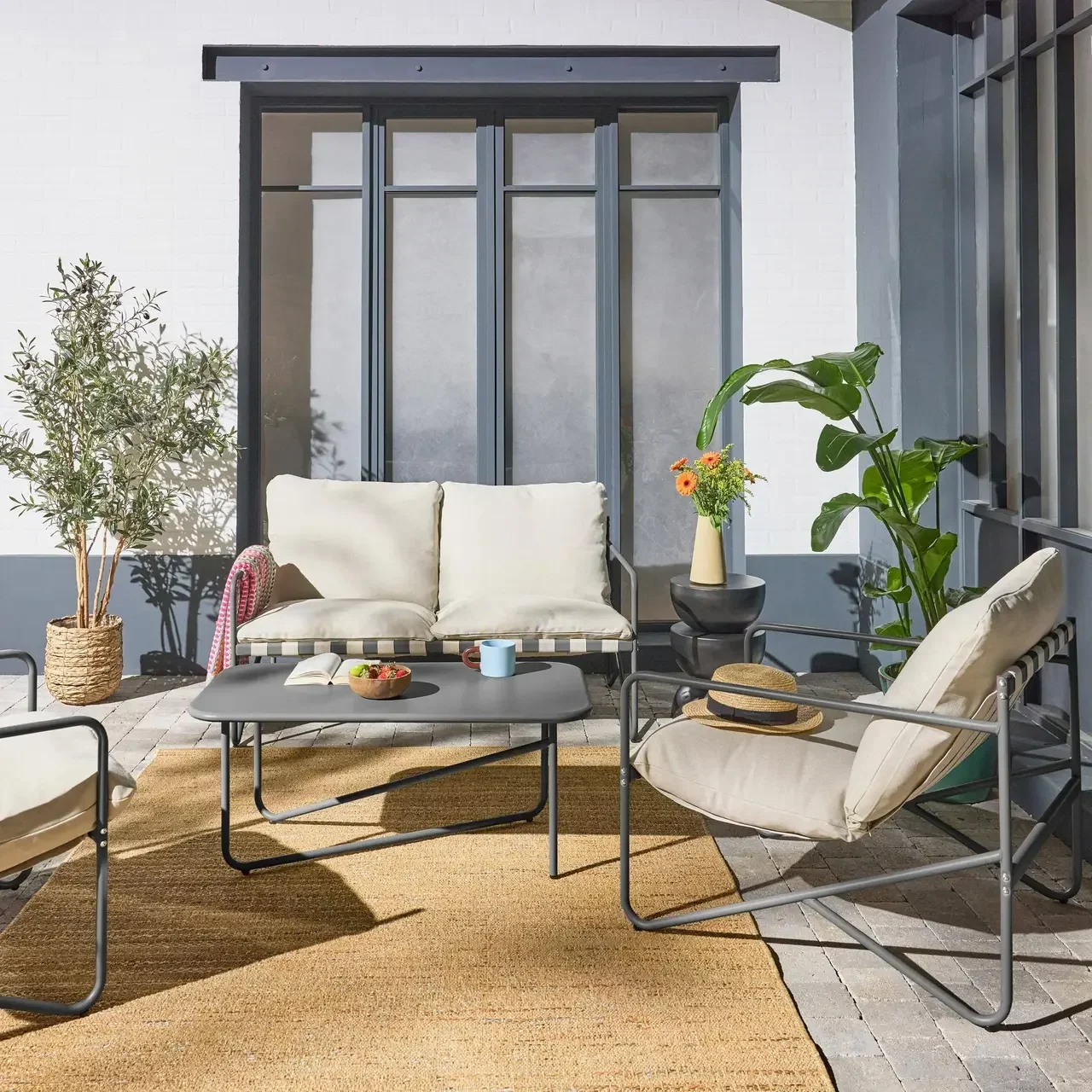 Salon de jardin Alcamo 4 places acier kaki beige avec table basse