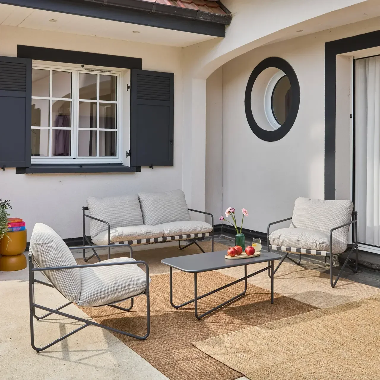 Salon de jardin Alcamo 4 places acier kaki beige avec table basse