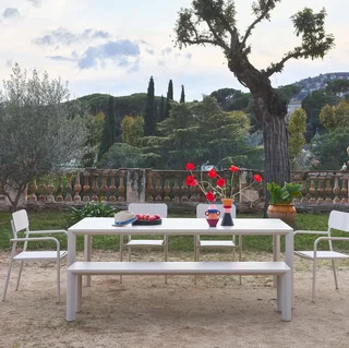 Salon de jardin aluminium 4 places : table, chaises et banc design