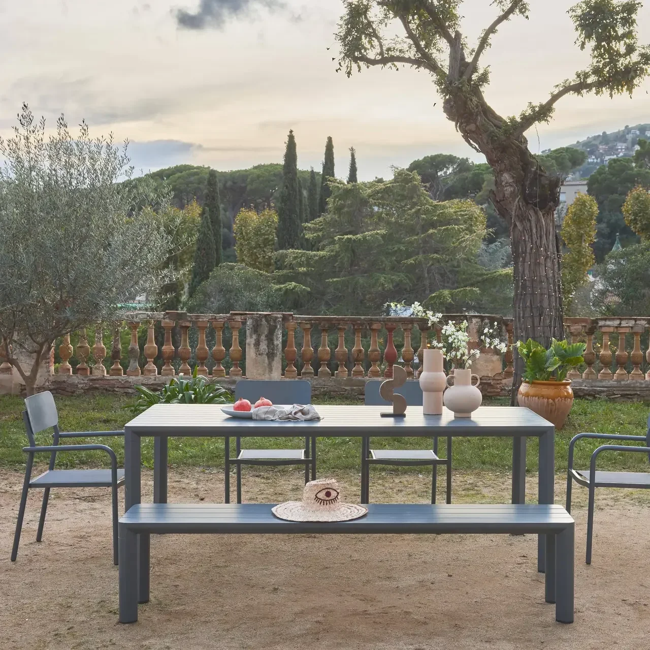 Salon de jardin aluminium 4 places table chaises banc extérieur design