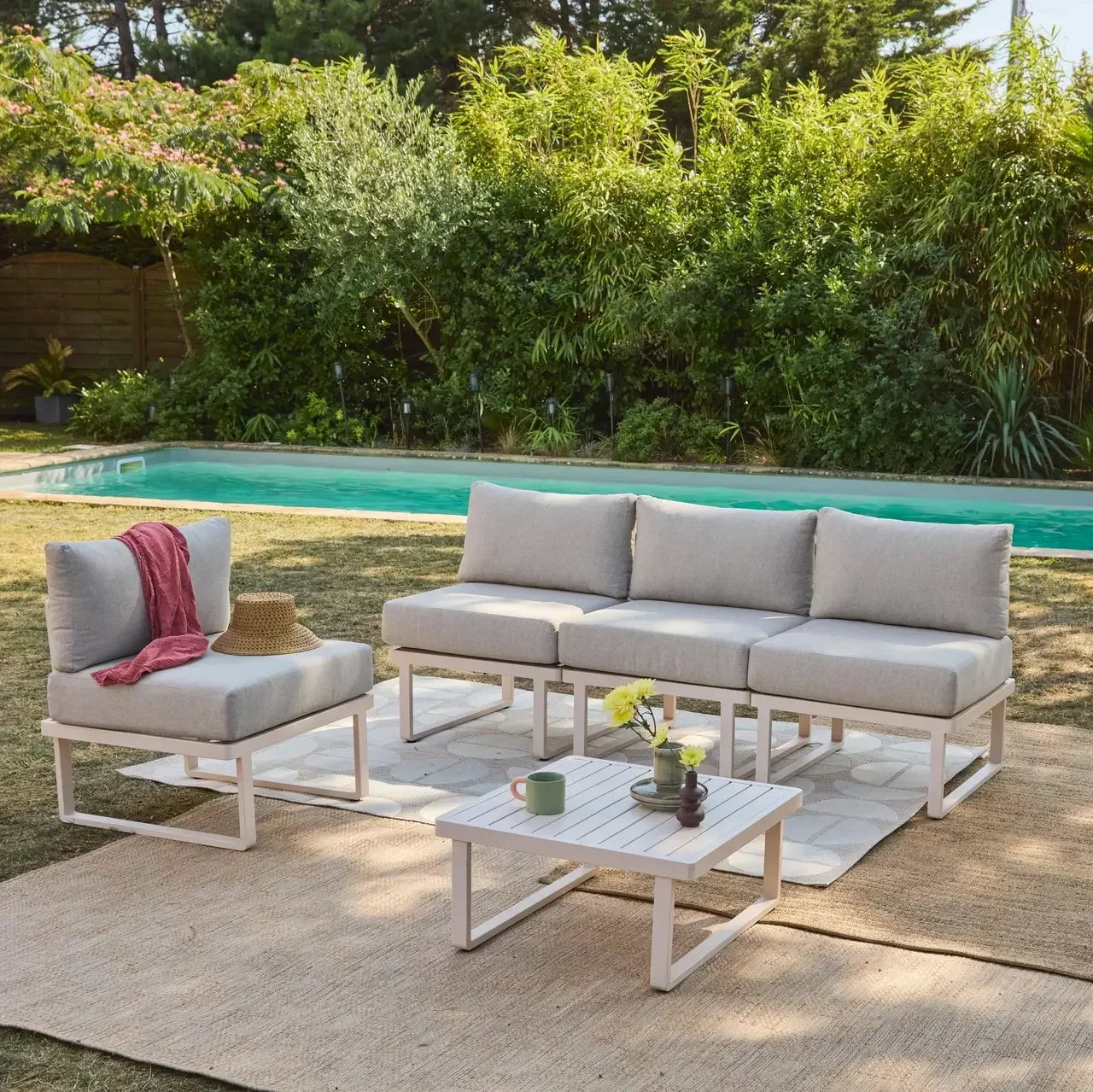 Salon de jardin 4 places aluminium modulable Clea avec coussins oléfine
