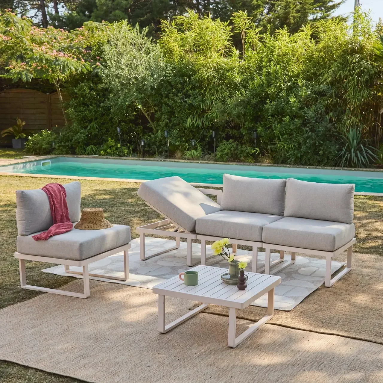 Salon de jardin 4 places aluminium modulable Clea avec coussins oléfine