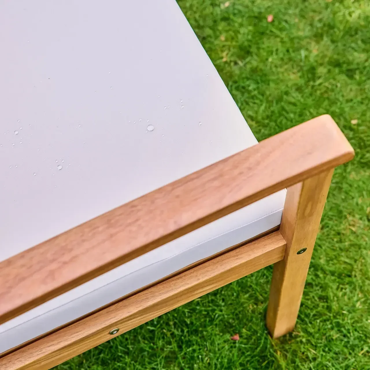 Salon jardin 4 places bois acacia FSC avec coussins - Komoda