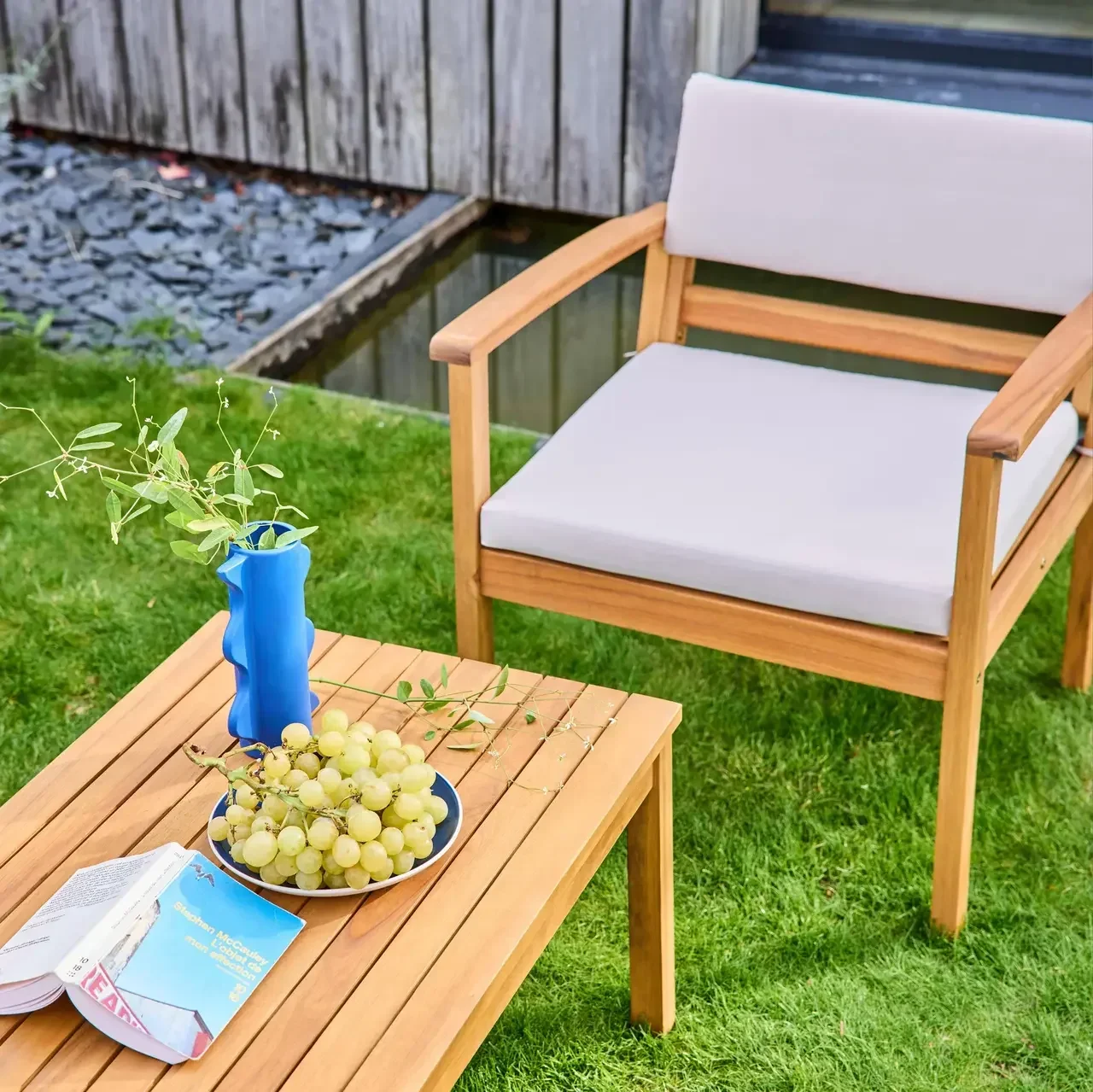 Salon jardin 4 places bois acacia FSC avec coussins - Komoda