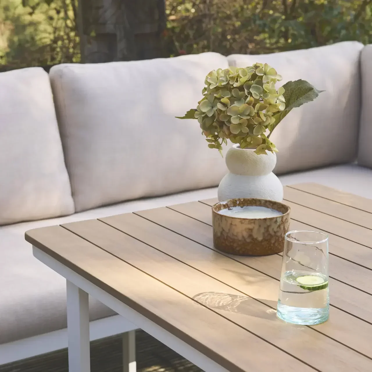 Salon de jardin 8 places bois acacia aluminium Pampas