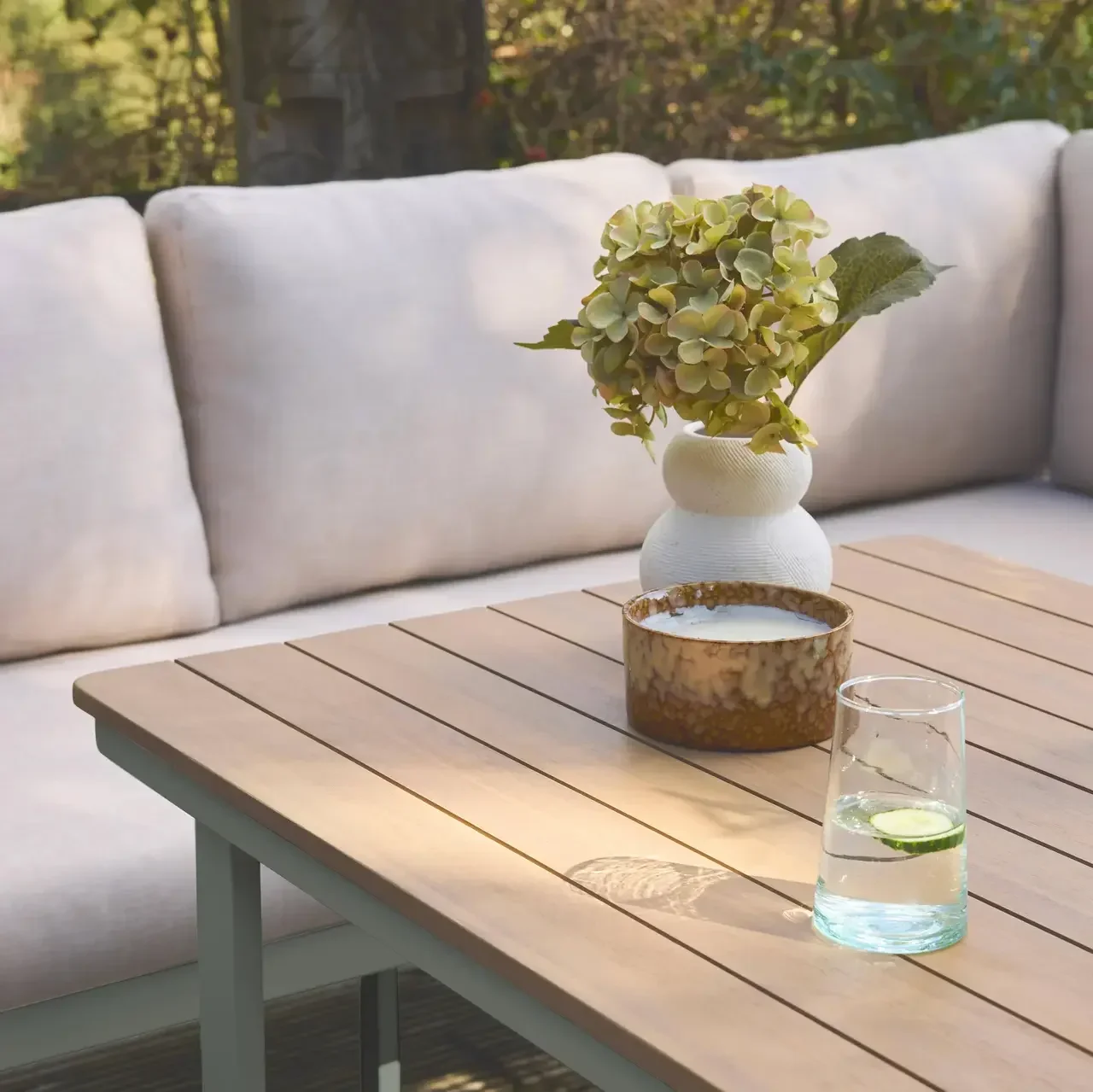 Gartenmöbel Set 8 Personen Akazienholz Aluminium Pampas Terrasse Esstisch