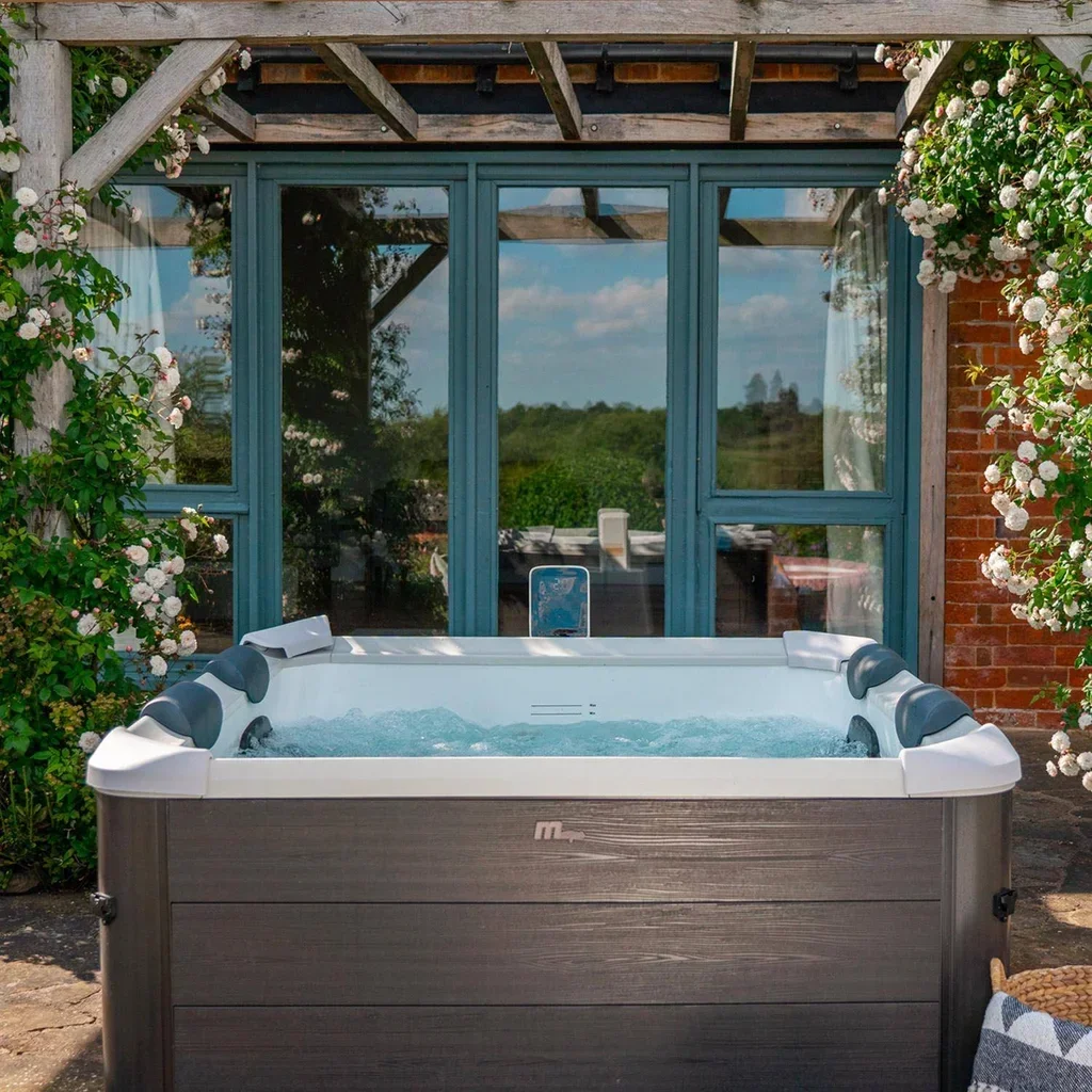 Spa carré 180 cm 6 places hydromassage Oslo Plus avec appuis-tête et LED