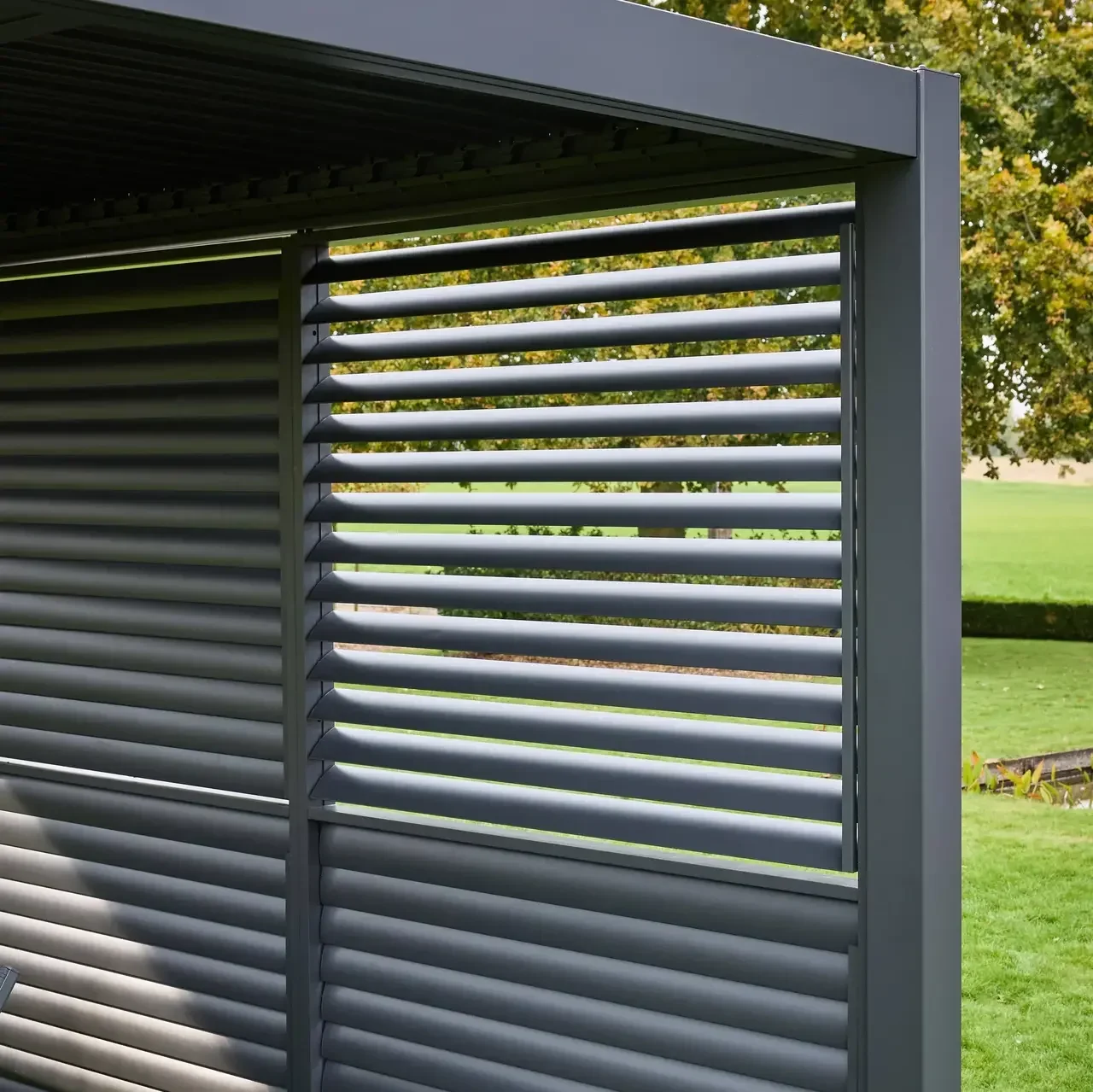 Store lames orientables 130cm pergola aluminium Triomphe 4x3m
