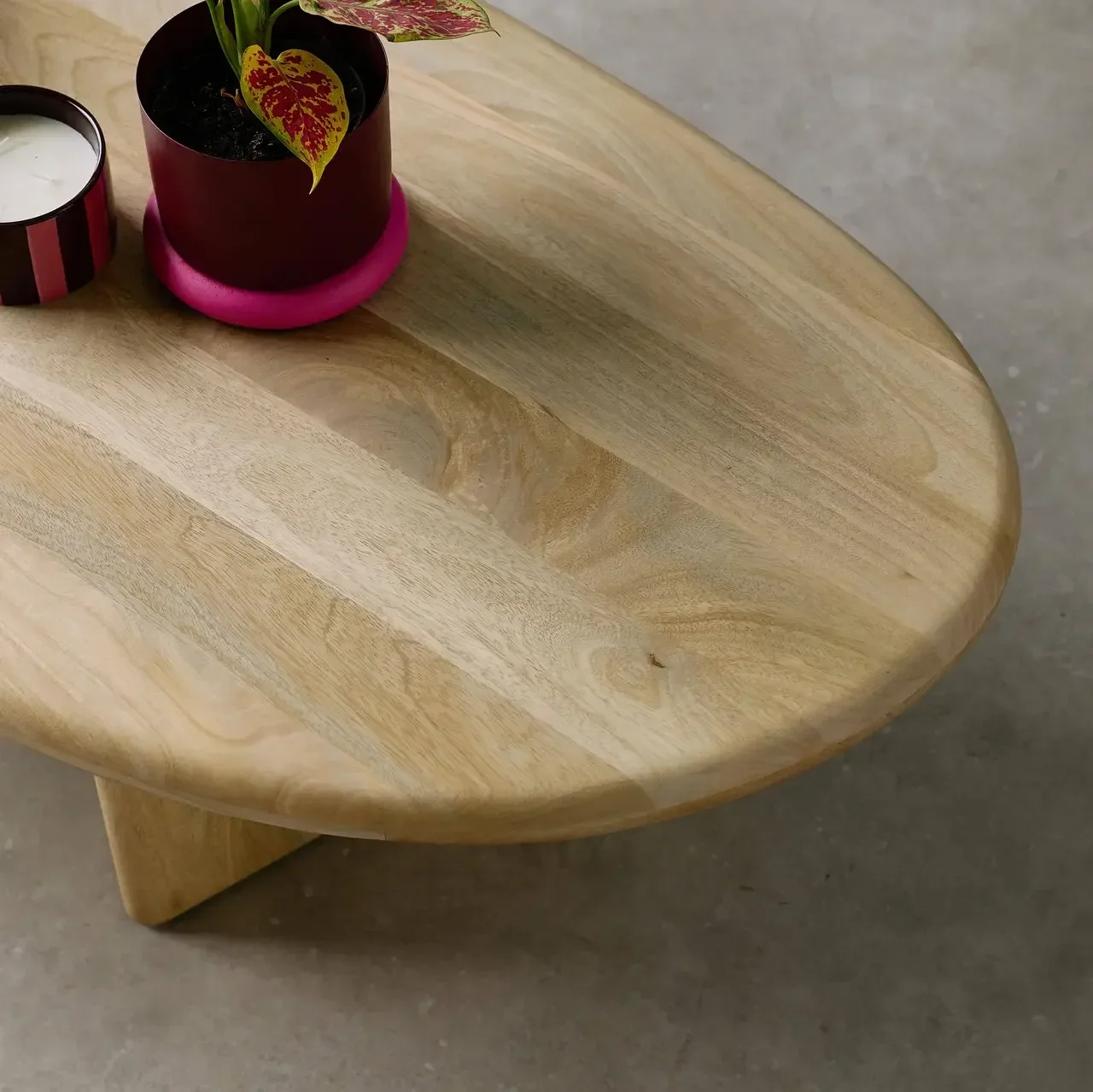 Mesa de Centro Oval Madeira Mangueira Design Orgânico Sala de Estar Shiva