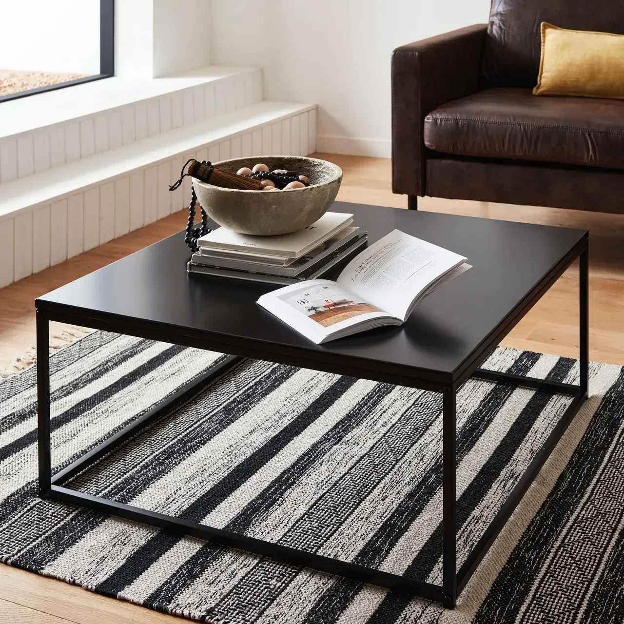 Table basse carrée style industriel métal noir mat