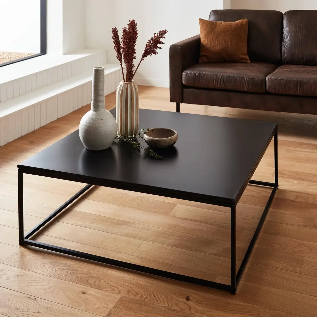 Table basse carrée style industriel métal noir mat salon