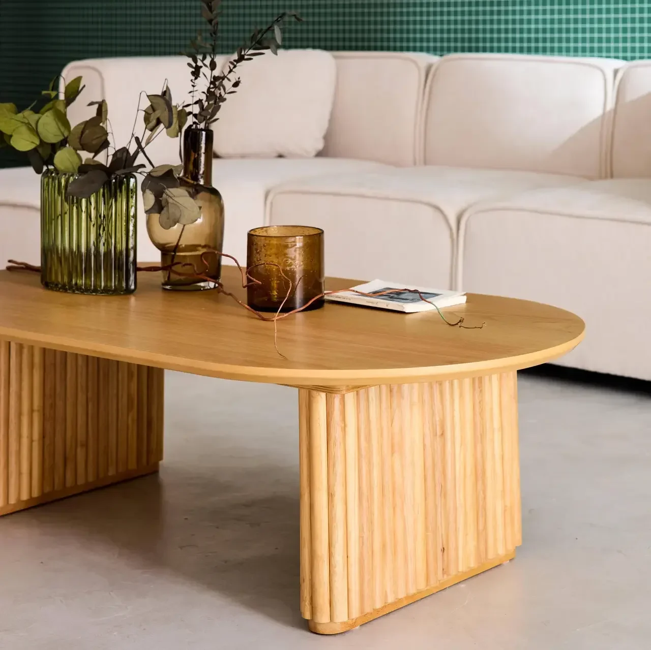 Table basse ovale bois hévéa finition chêne design contemporain Gabrielle