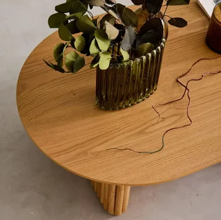 Table basse ovale bois hévéa finition chêne design contemporain Gabrielle