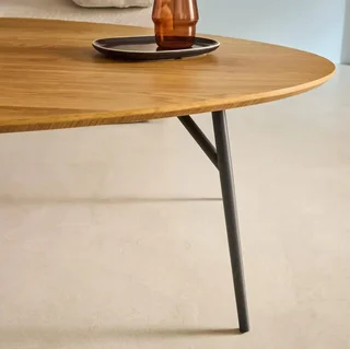 Table basse Ezia ovale plateau effet chêne piètement métal noir design contemporain salon