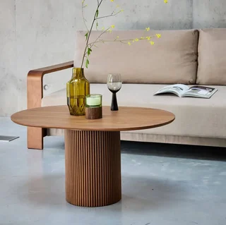Mesa de centro retangular em nogueira esculpida à mão Coleção Faro 90x60 cm