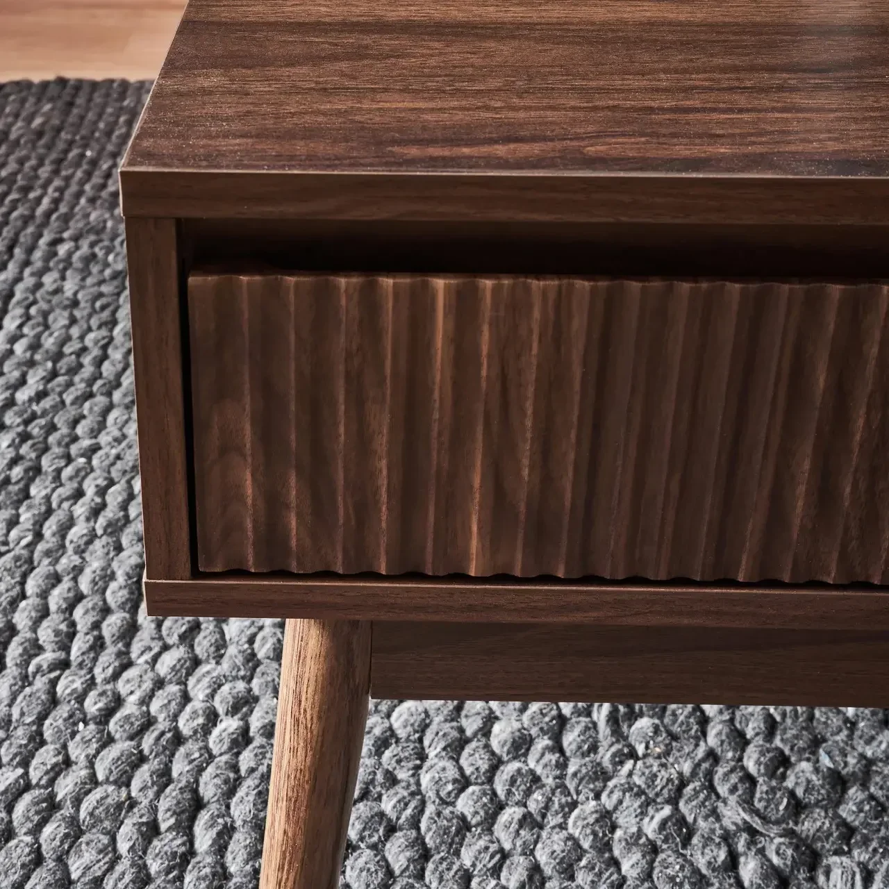 Table basse scandinave rectangulaire bois strié avec tiroir rangement
