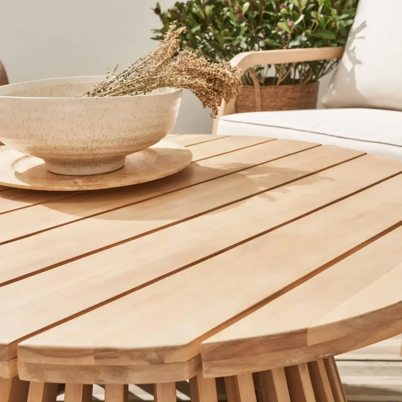 Round garden coffee table acacia wood 80 cm - Scandinavian outdoor design