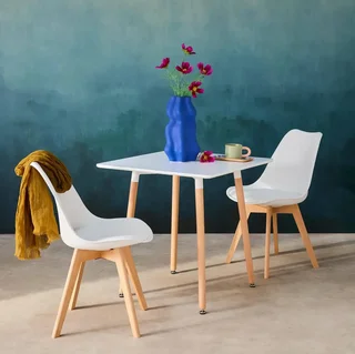 Ensemble table carrée scandinave et 2 chaises en bois Hedvig