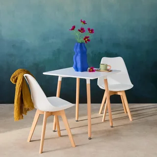 Ensemble table carrée scandinave et 2 chaises en bois Hedvig