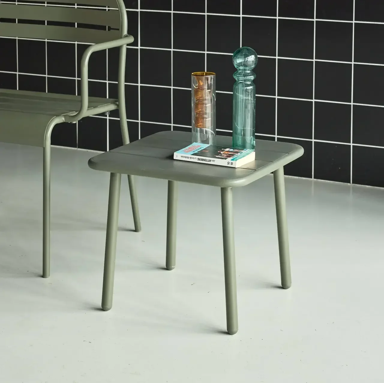 Table d'appoint extérieure carrée métal Amélia acier antirouille jardin