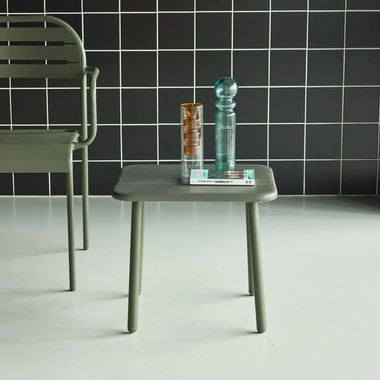 Table d'appoint extérieure carrée métal Amélia acier antirouille jardin