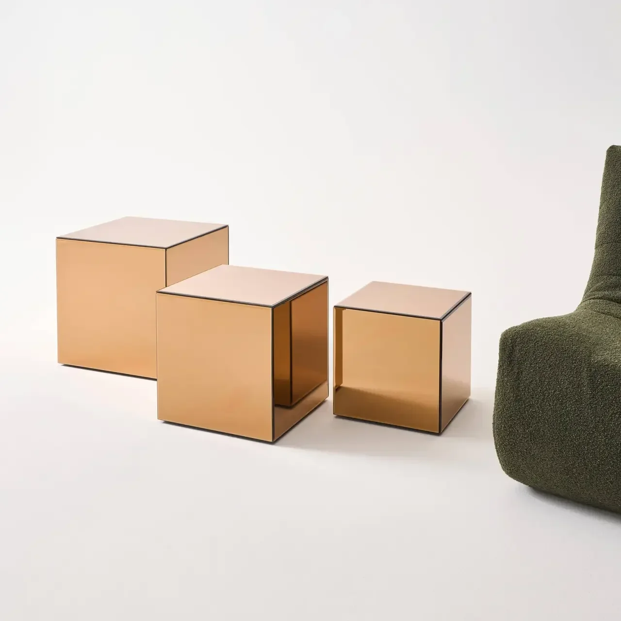 Mesa lateral cubo espelho 40 cm - mesa de apoio design refletivo