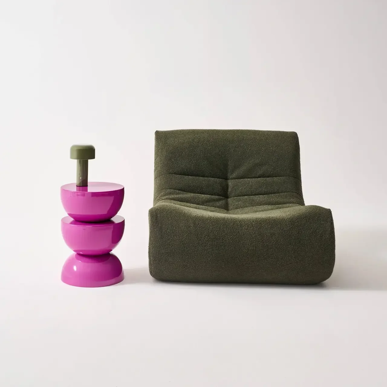 Table d'appoint Coumba violet brillant design effet verre métal Ø32 cm
