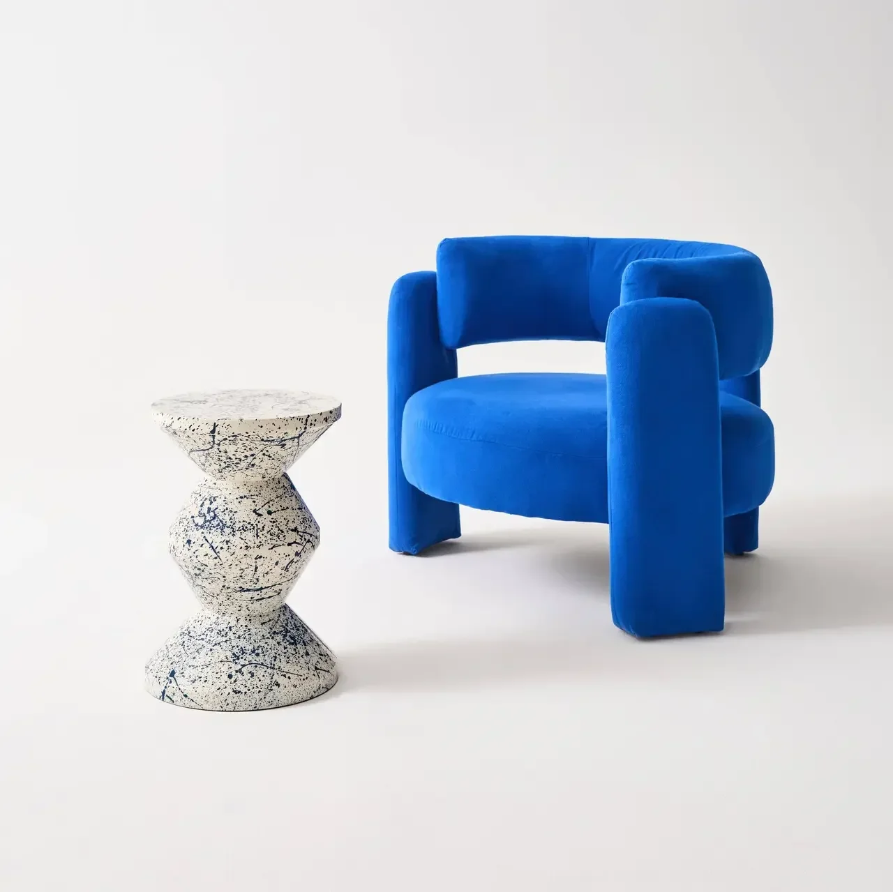 Table d'appoint mouchetée Zina Ø33cm acier émaillé H47cm design