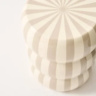 Table d'appoint ronde rayée beige blanc acier émaillé 46cm