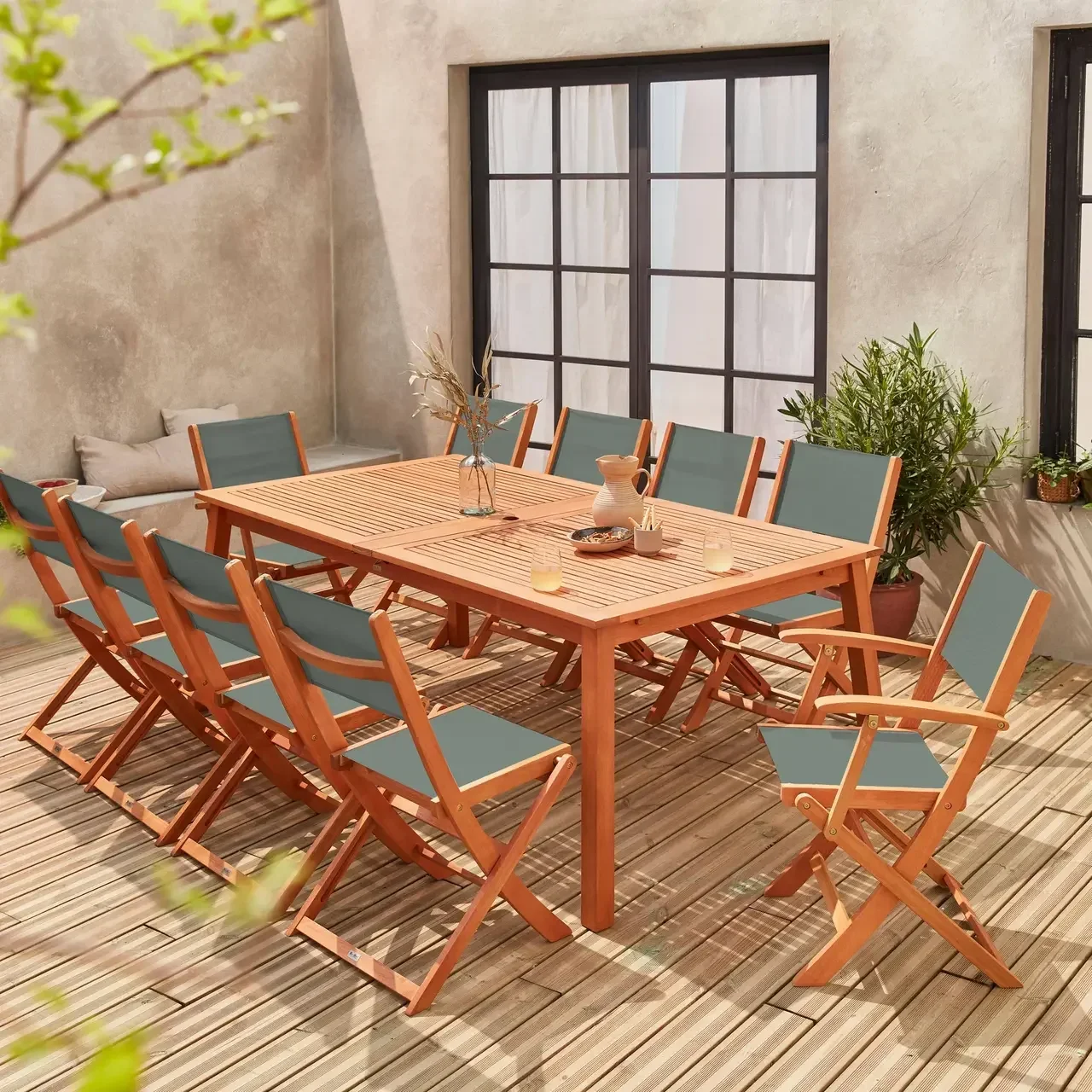 Mesa de jardín extensible de eucalipto con 10 sillas y sillones plegables Almeria