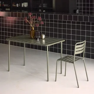 Table de jardin Amélia en métal 4 personnes design intemporel