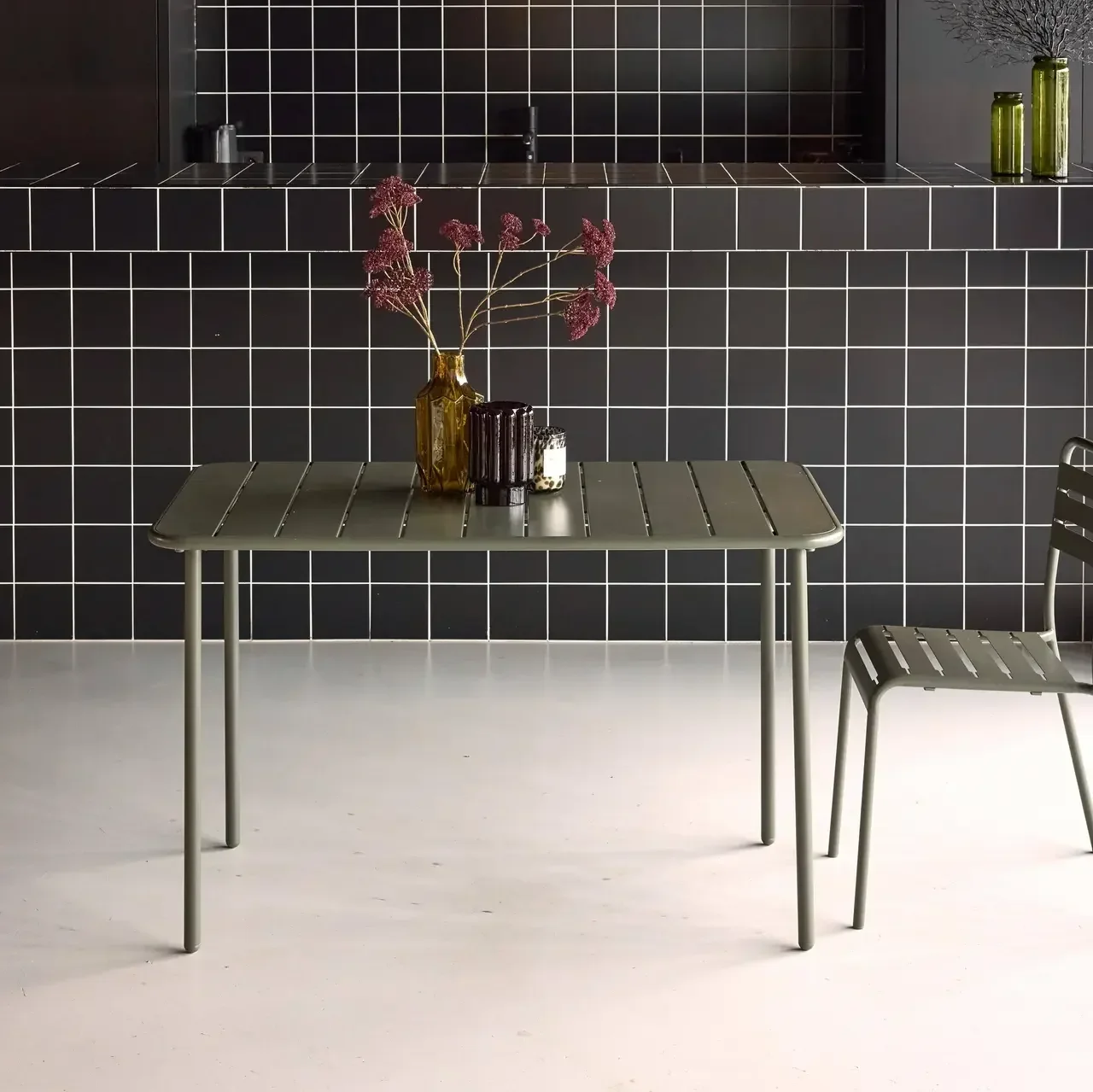 Table de jardin Amélia en métal 4 personnes design intemporel