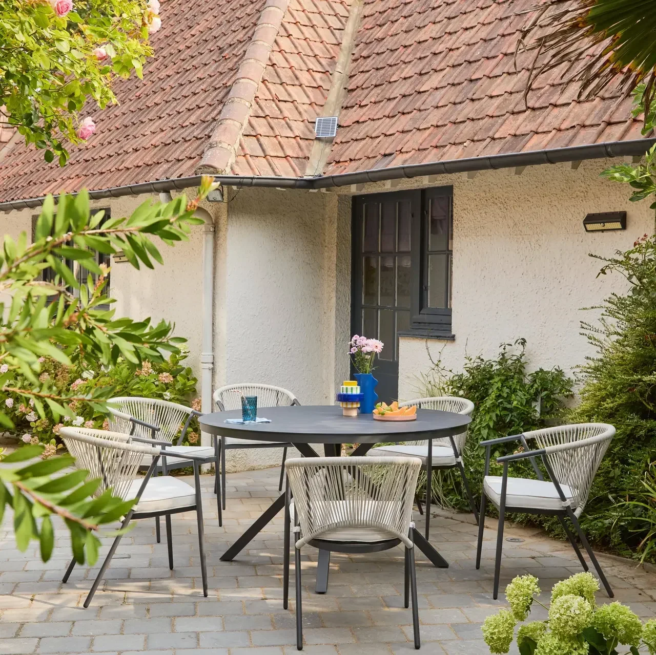 Table de jardin ronde 6 personnes aluminium verre trempé Orbis anthracite