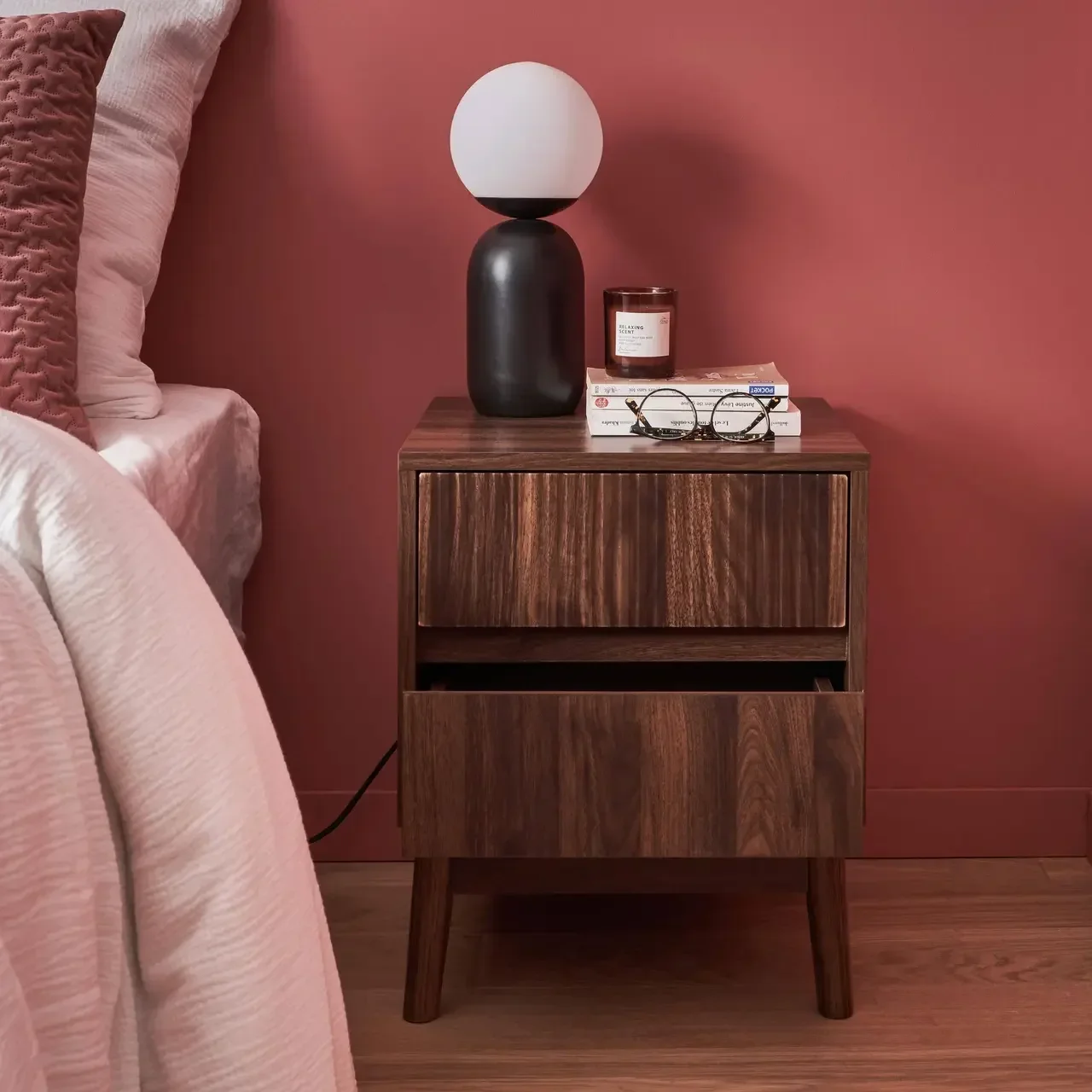 Table de nuit 2 tiroirs bois design scandinave naturel