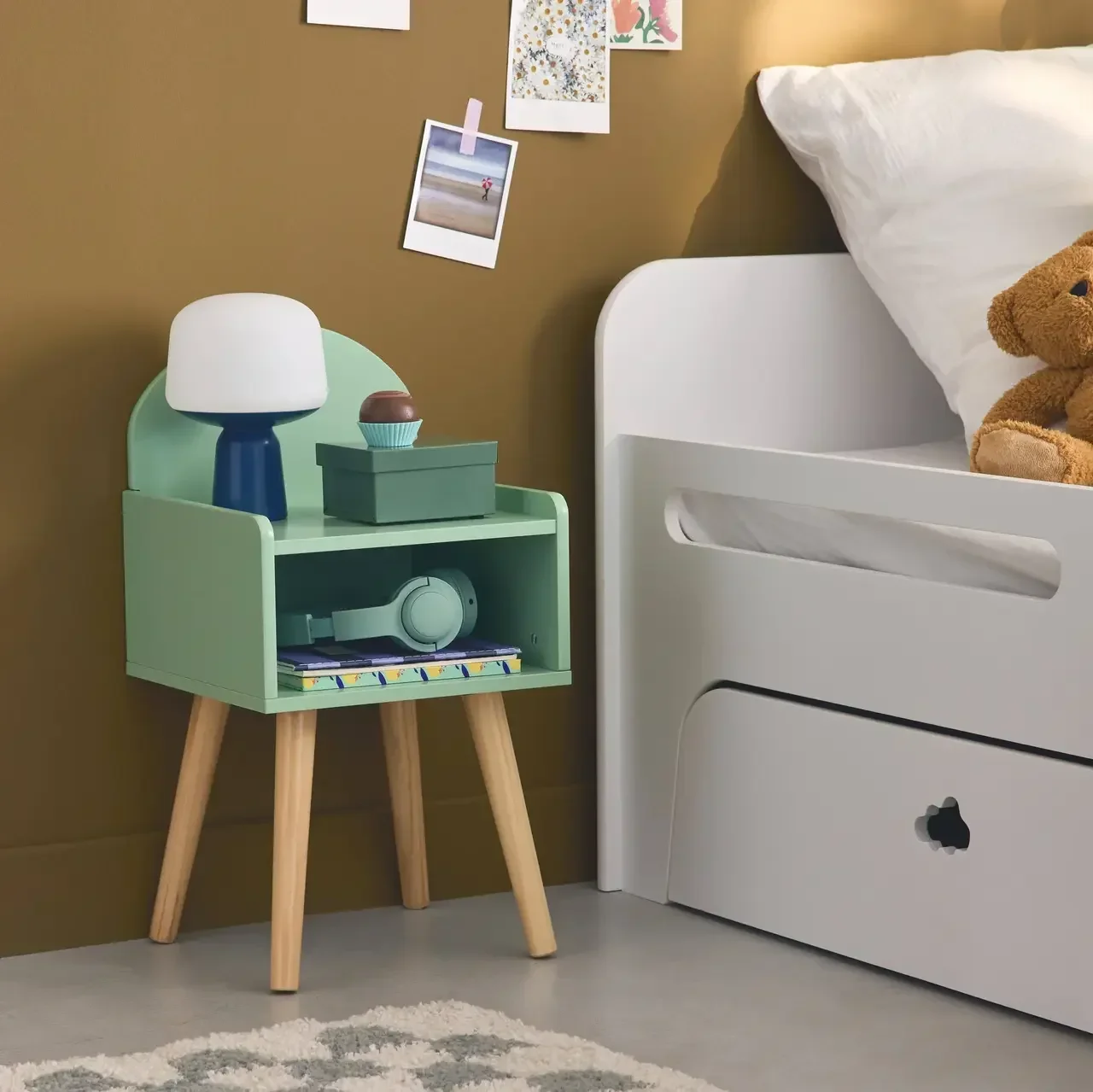 Table de chevet enfant Nephos bois naturel vert nuage