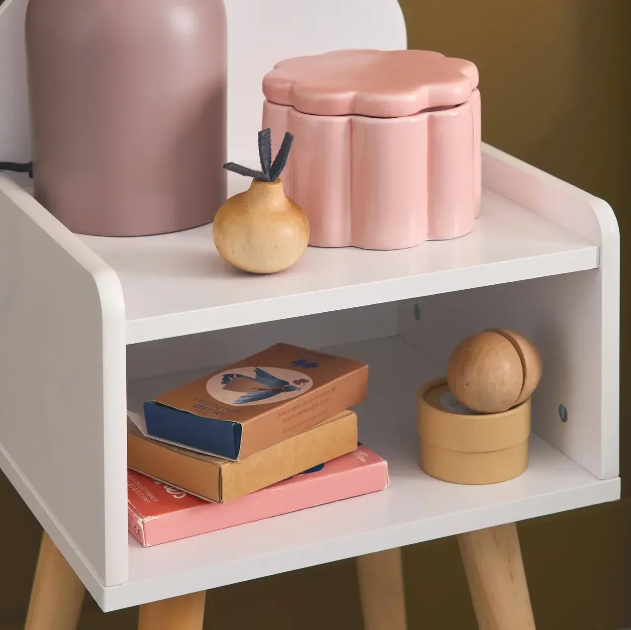 Table de nuit enfant Nephos vert bois naturel design nuage