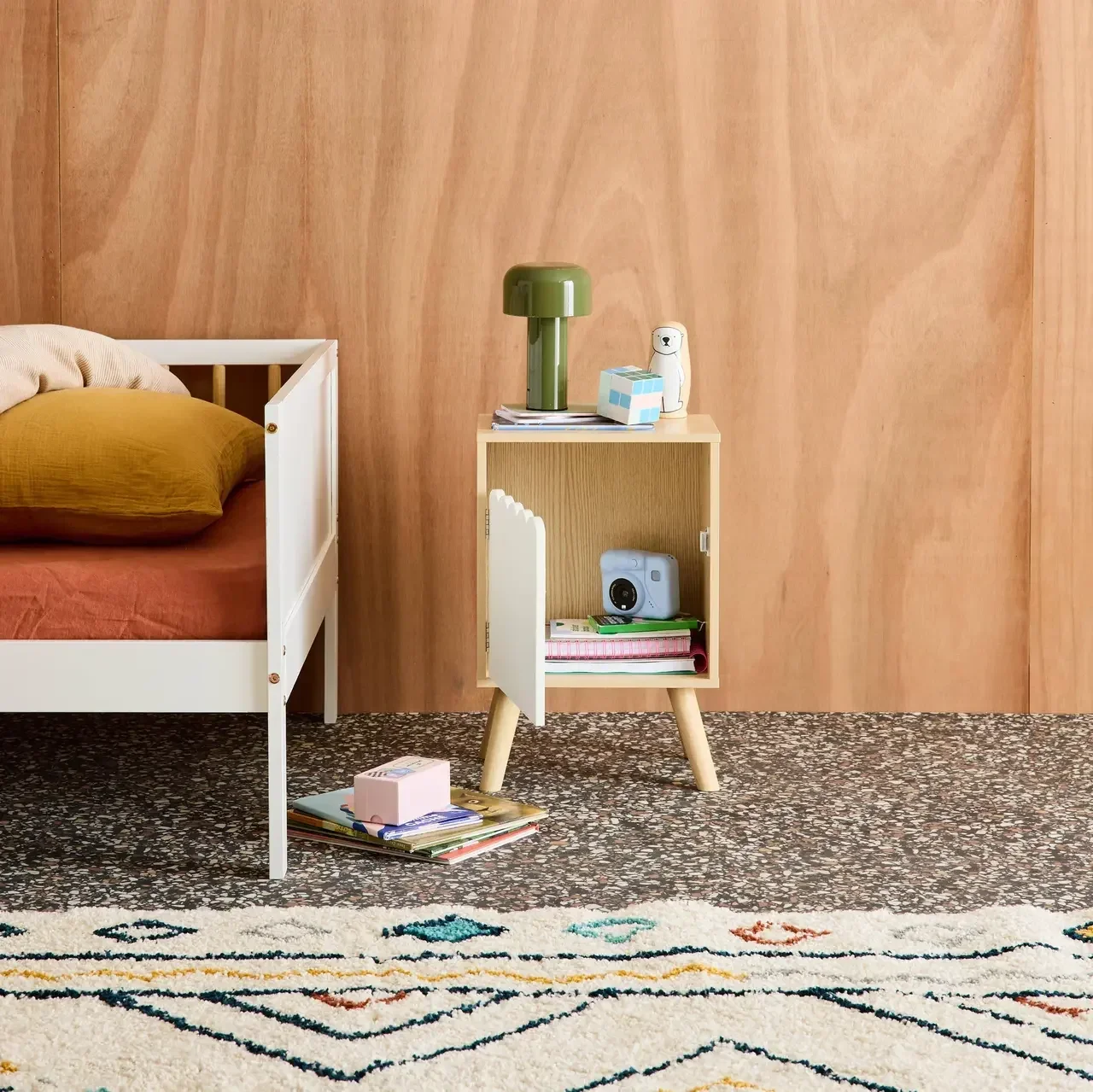 Table de nuit enfant Azur motif bois 1 porte style scandinave