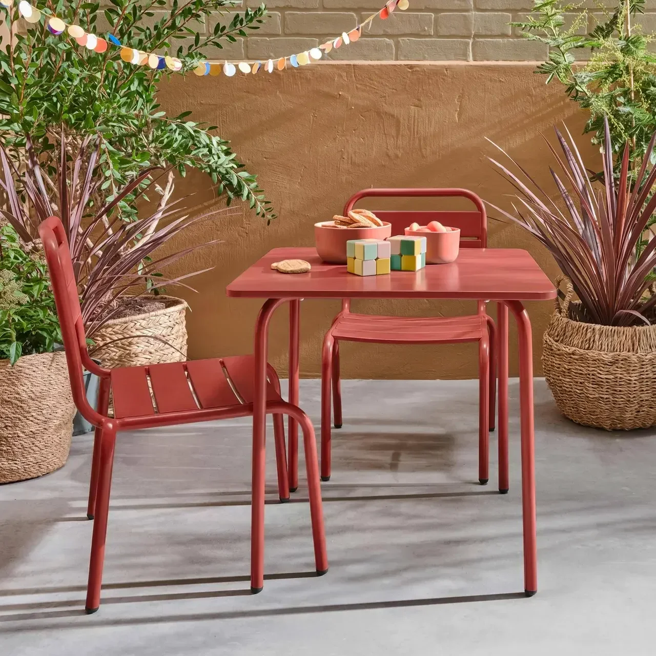 Table enfant métal vert de gris avec 2 sièges intérieur extérieur