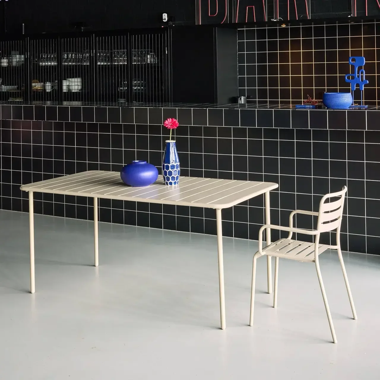 Table d'extérieur en métal 6 à 8 personnes Amélia style bistrot